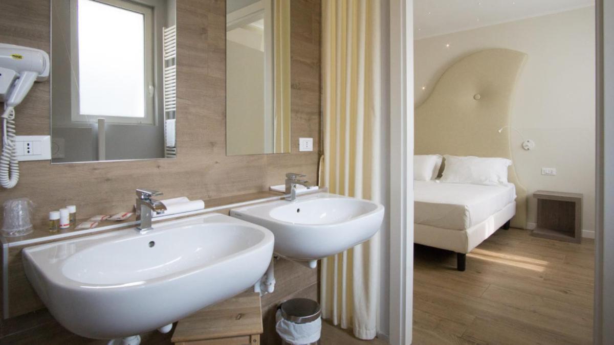 Hotel M14 & 3*