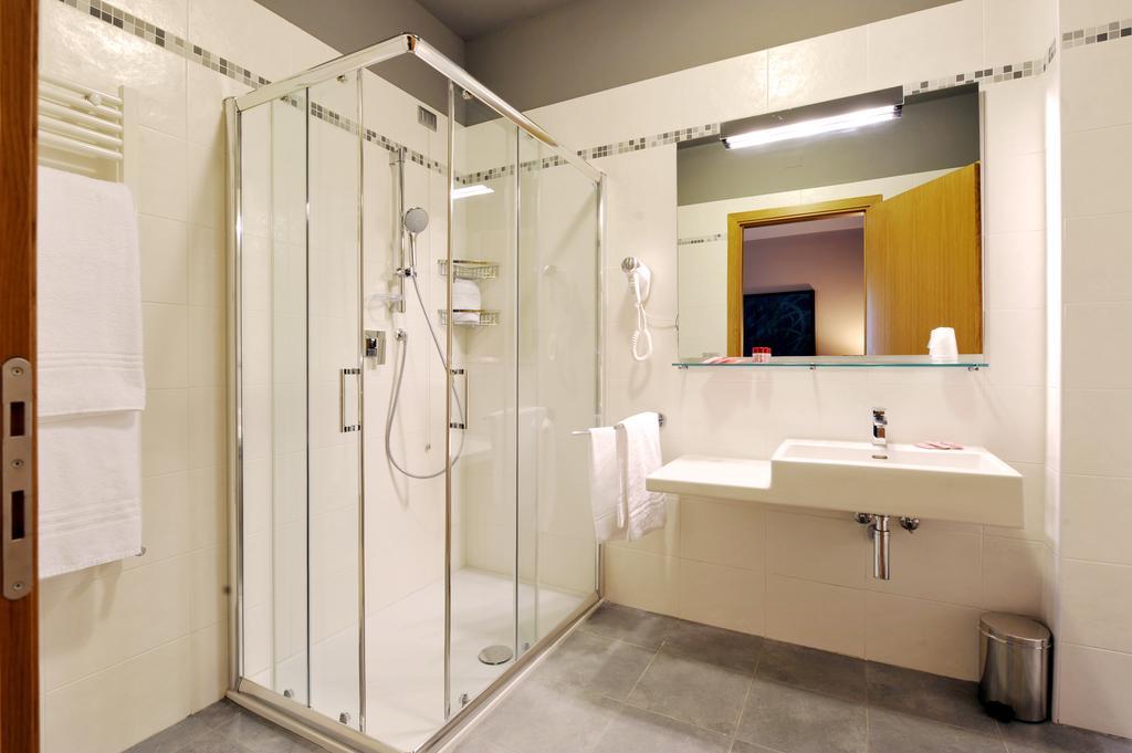 Hotel M14 & 3*