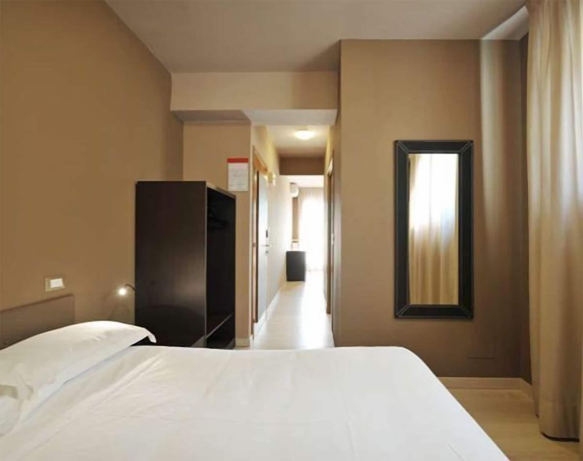 M14 & Hotel