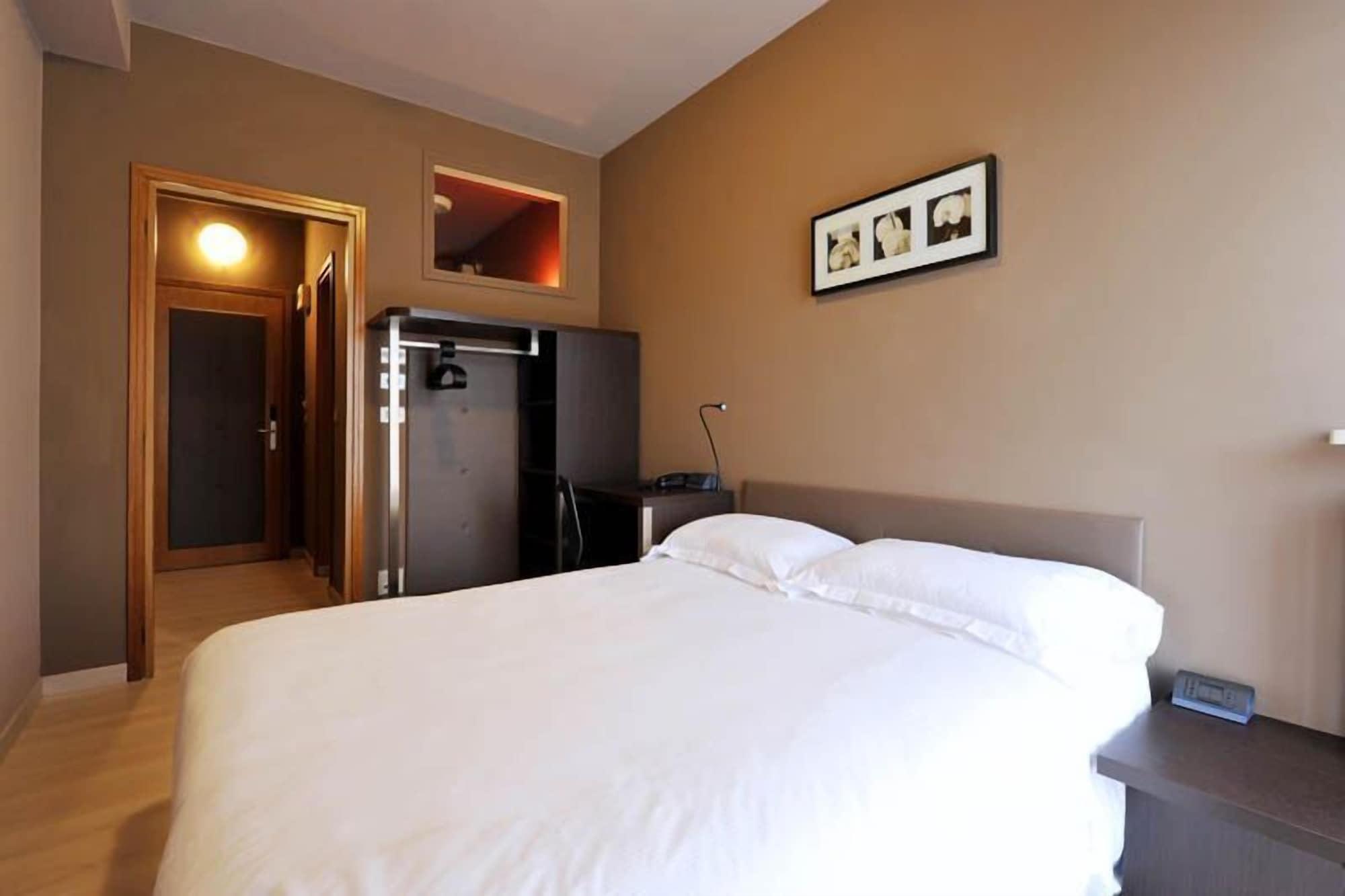 Hotel M14 & 3*