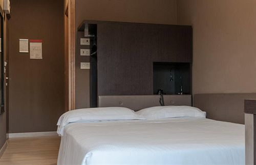 Hotel M14 & 3*